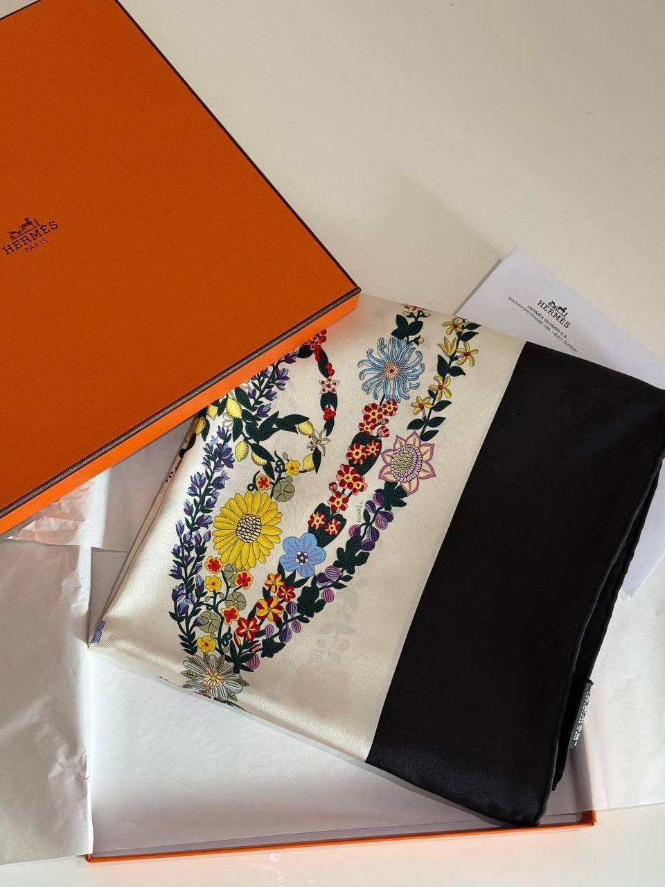 Hermès Foulard & Sciarpe: Hermès Carré 90 Brides de Gala neu – Nuovo e nell'imballaggio originale da Adliswil venduto da luk_2k5q 1