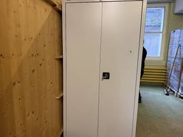 neuer Metallschrank mit 4 Fachblden inkl Schlüsel