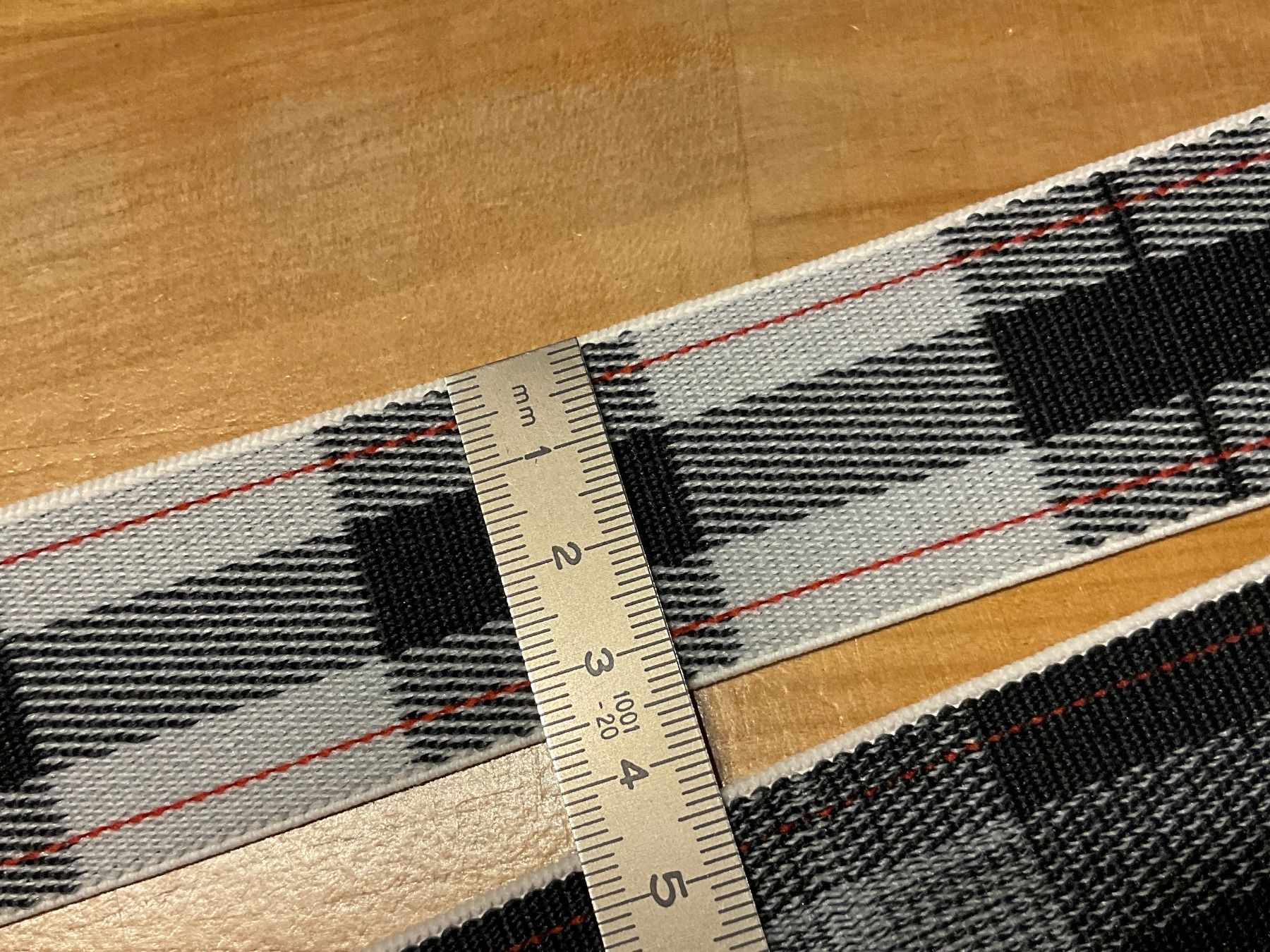 Tessuti: Hosenträger Gummiband / 6 Meter – Nuovo (secondo la descrizione) da Rümlang venduto da euqinom16 1