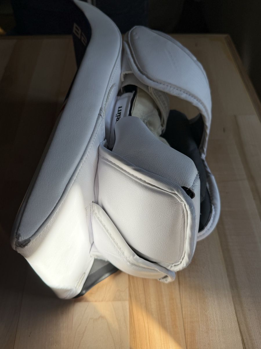 Protezioni & Imbottiture: Eishockey Goalie Blocker Bauer Flylite Fullright  – Usato da Herdern venduto da garmi7 2