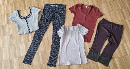 Kleiderpaket Sommer: Shirts + leichte Hosen - Gr. XS