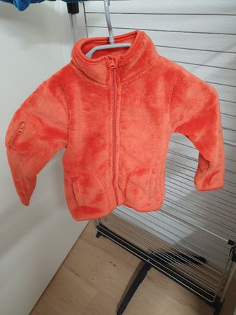 schöne neuwertige Fleece Jacke 104