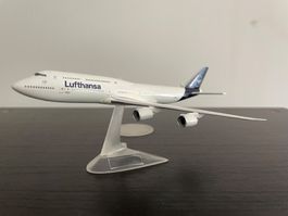 Lufthansa B747-8  1:500 Metall