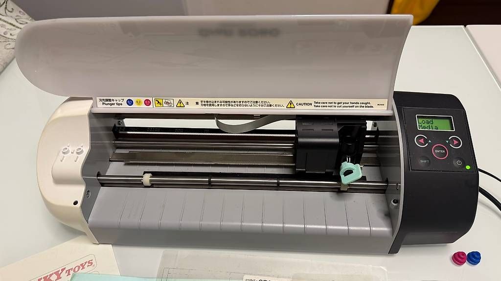 Tutte le macchine: Plotter per taglio Vinille GRAPHTEC Craft Robo CC330  – Usato da Giubiasco venduto da eff_6kvr 1