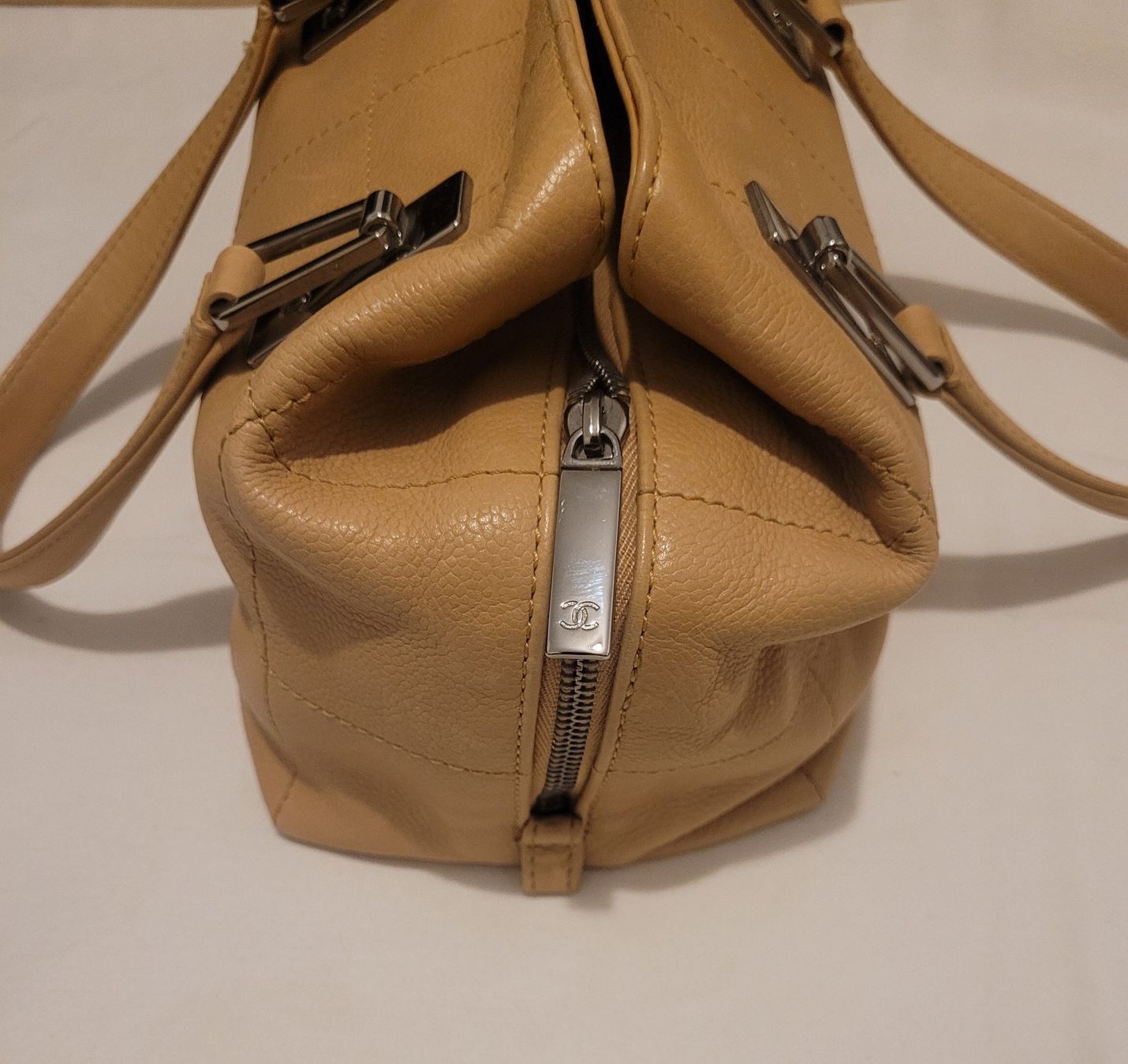 Chanel Borse da donna: Chanel sac à main chocobar en cuir – Usato da St-Sulpice VD venduto da Piggy03 5