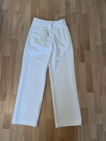 Weisse Hose, Grösse 34 NA-KD