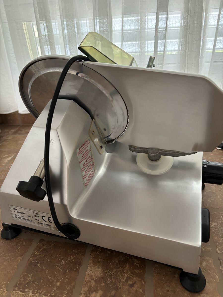 Elettrodomestici da cucina: Affettatrice professionale: Siedlinghaus – Usato da Losone venduto da Tilly-nb7t