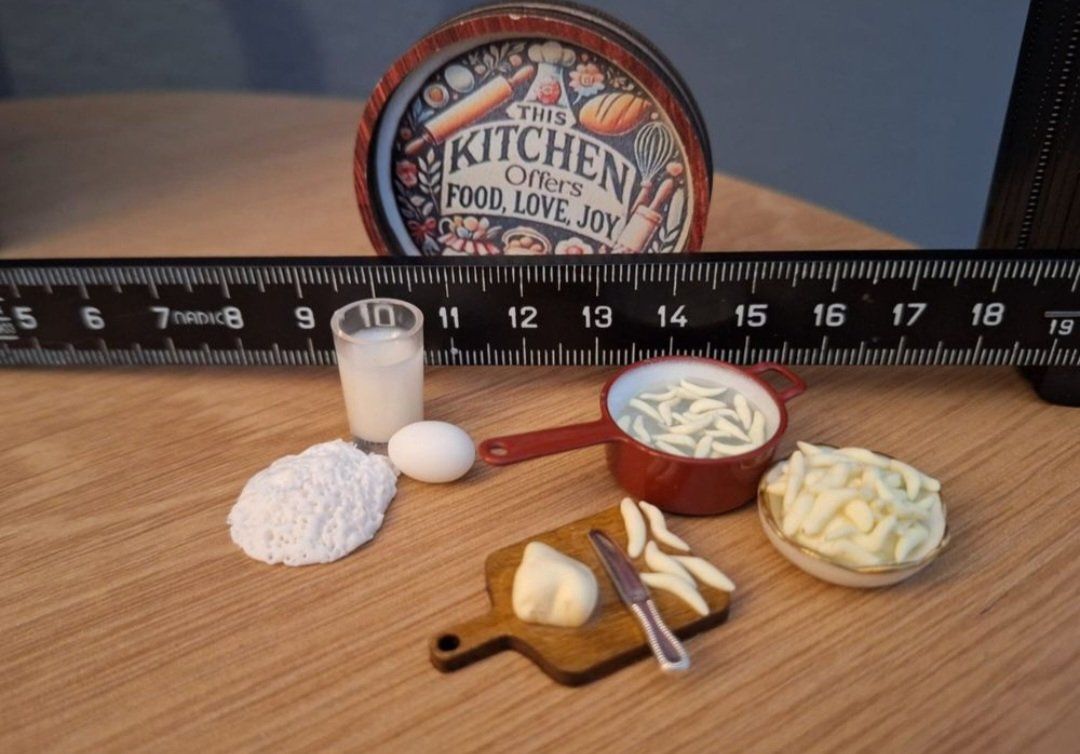 Case e mobili per bambole: Puppenhaus Spätzli Koch Set – Nuovo (secondo la descrizione) da Zürich venduto da HandmadeTinyFood 1