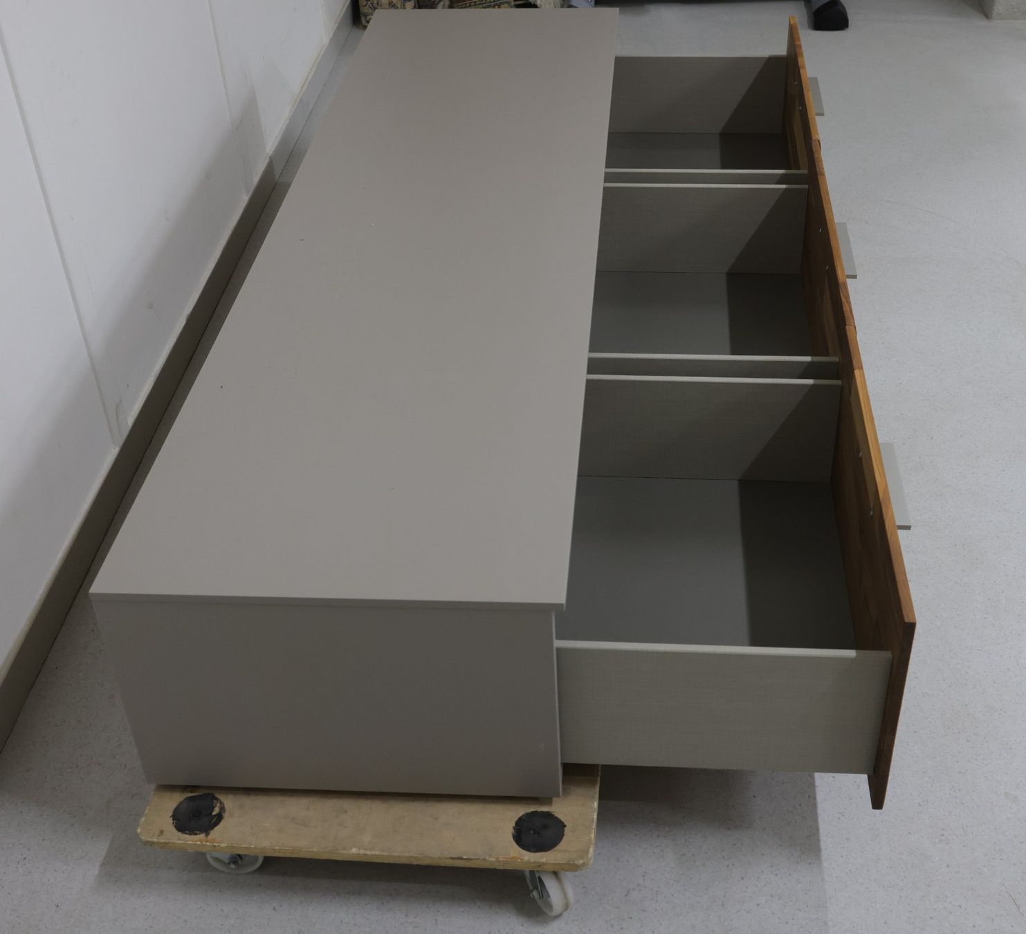 Mobili TV: TV-Lowboard aus Holz – Usato da Volketswil venduto da brockipfannenstil 3