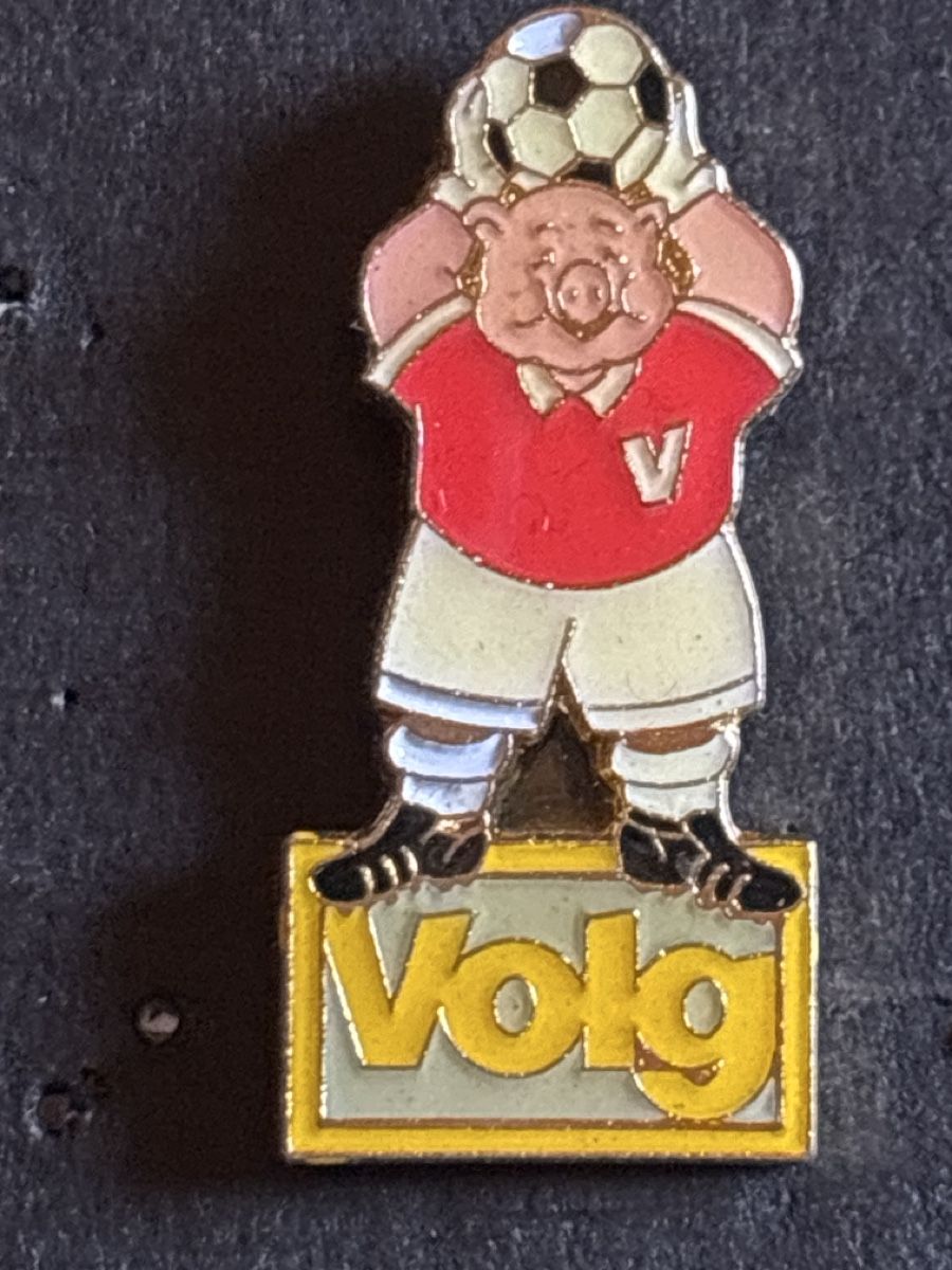 Plaketten & Abzeichen: Pin Fussball Volg – Defekt aus Lützelflüh-Goldbach von NicoleL.
