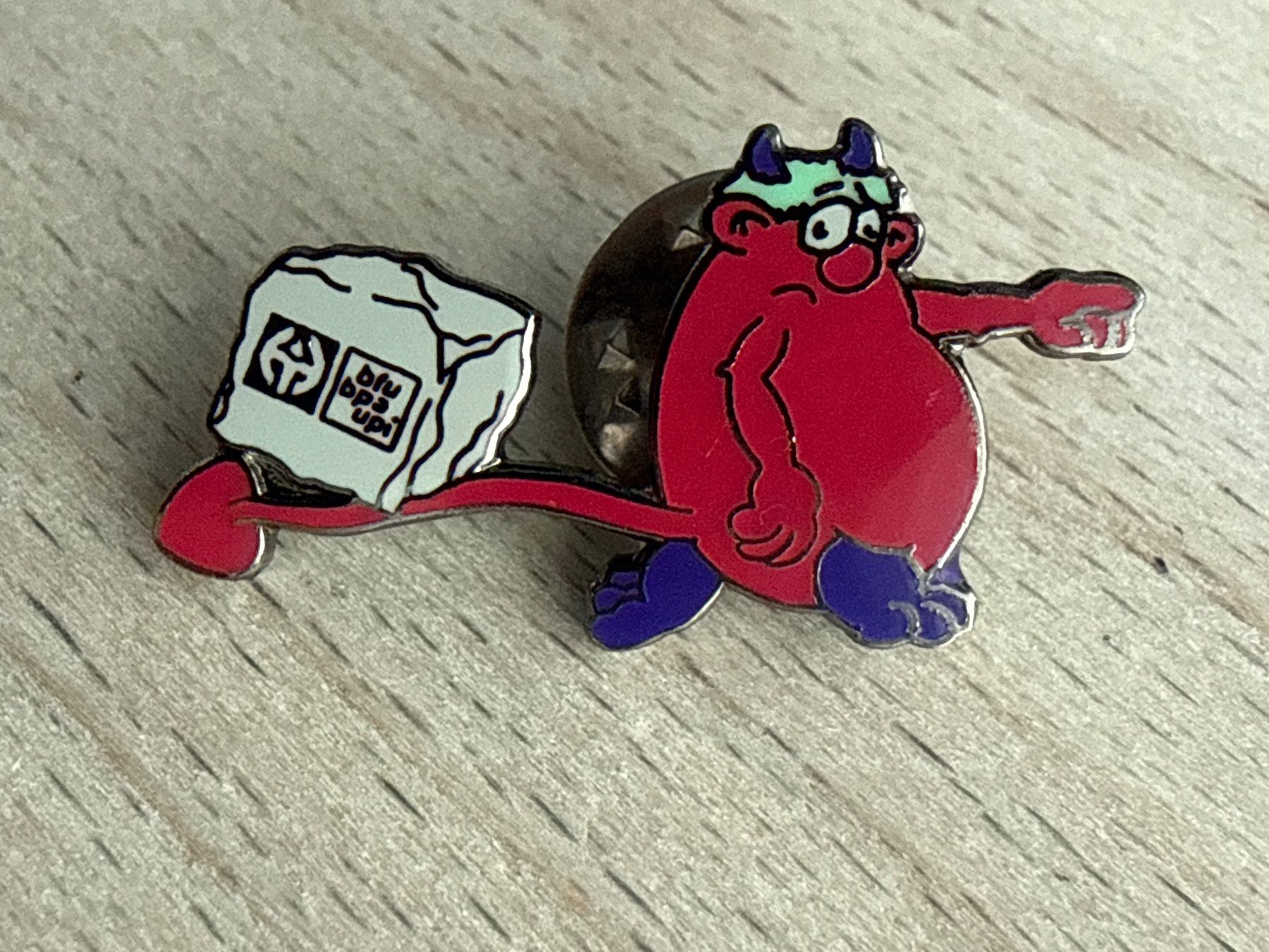 Placchette & Badge: Pin Buf  Pba upi – Usato da Glattbrugg venduto da Schweigmatt