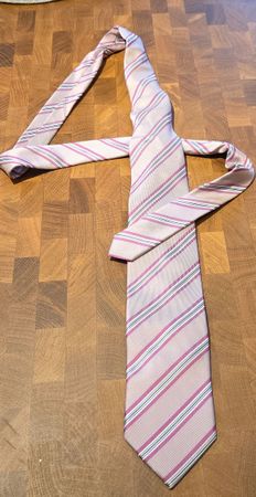 Elegante Seidenkrawatte - Perfekt für den Frühling!