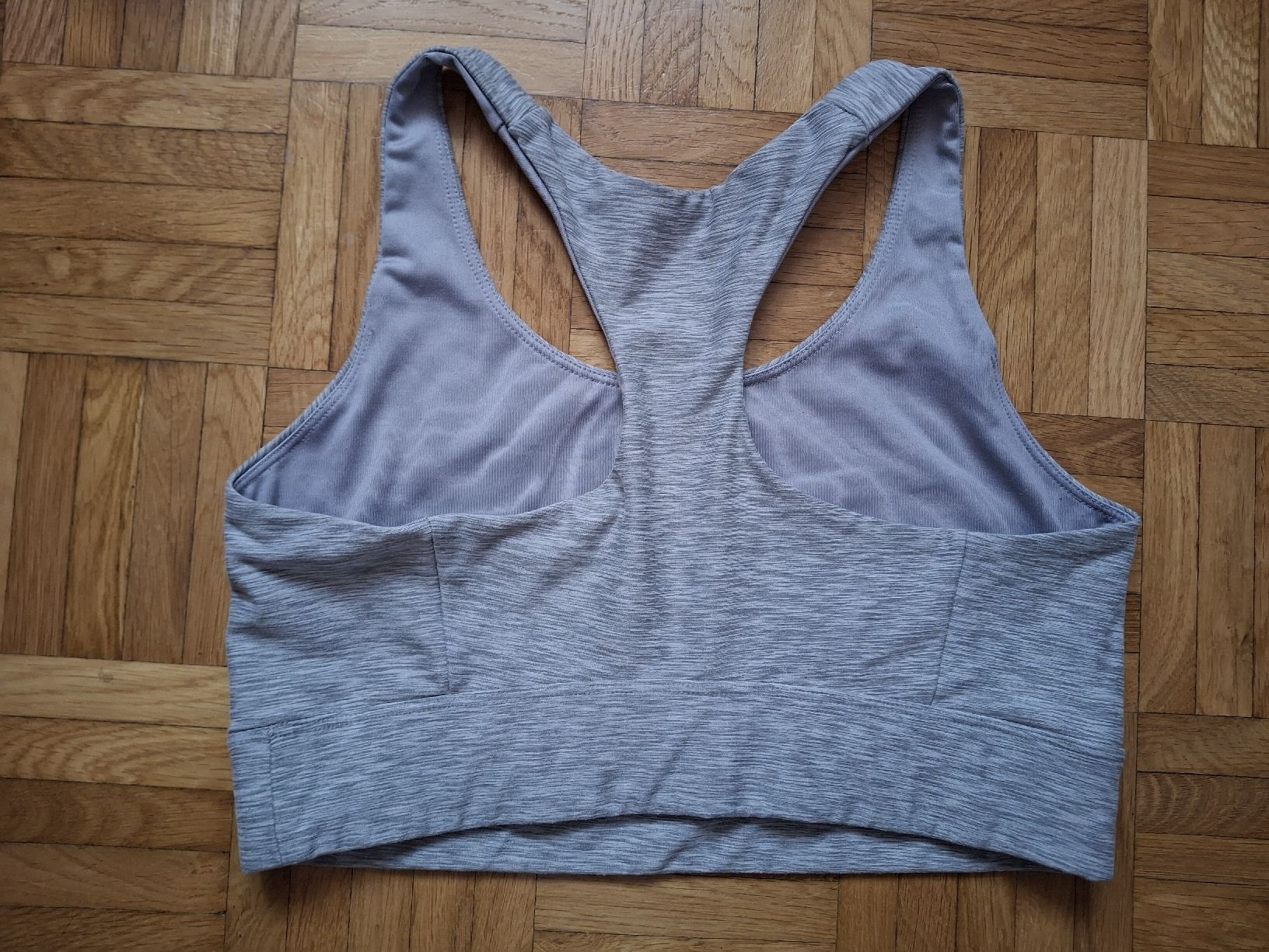 H&M Top: Brassière de sport H&M grise – Nuovo (secondo la descrizione) da La Tour-de-Peilz venduto da AliciaaG 1