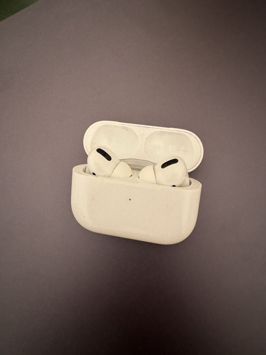 Apple Kopfhörer: Airpods 2 pro – Gebraucht aus Basel von Davesimon