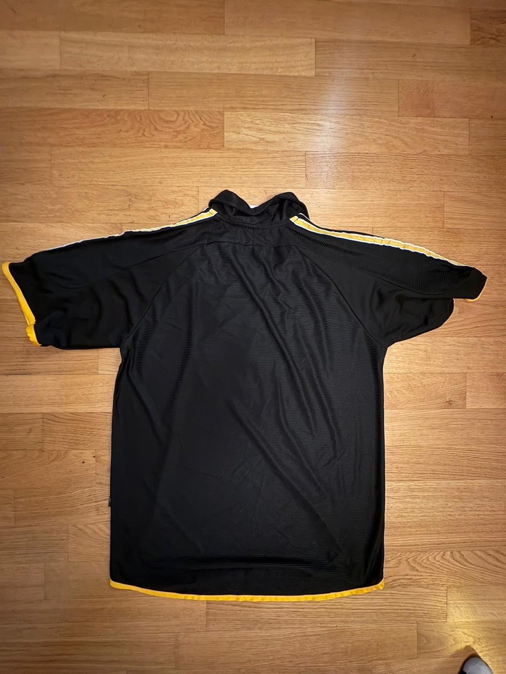 Real Madrid Canottiere & Pantaloni: Real Madrid Away 1998/2000 – Usato da Basel venduto da jan_3 2