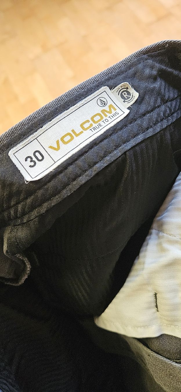 Volcom Pantaloni: Kurze Hose Volcom in grau – Usato da Münchwilen AG venduto da tim.luethy 2