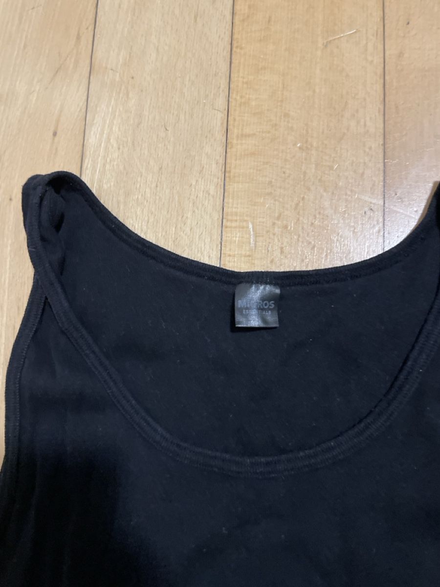 Migros T-shirt: Classic Black Tank Top - Summer Essential, Size Medium – Usato da Luzern venduto da san_6mzy 1