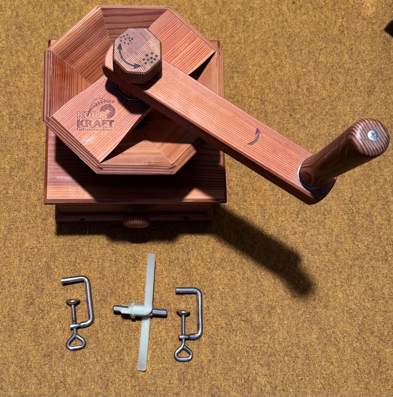 Elettrodomestici da cucina: Korn Kraft Getreidemühle – Usato da Rüegsau venduto da Monbear