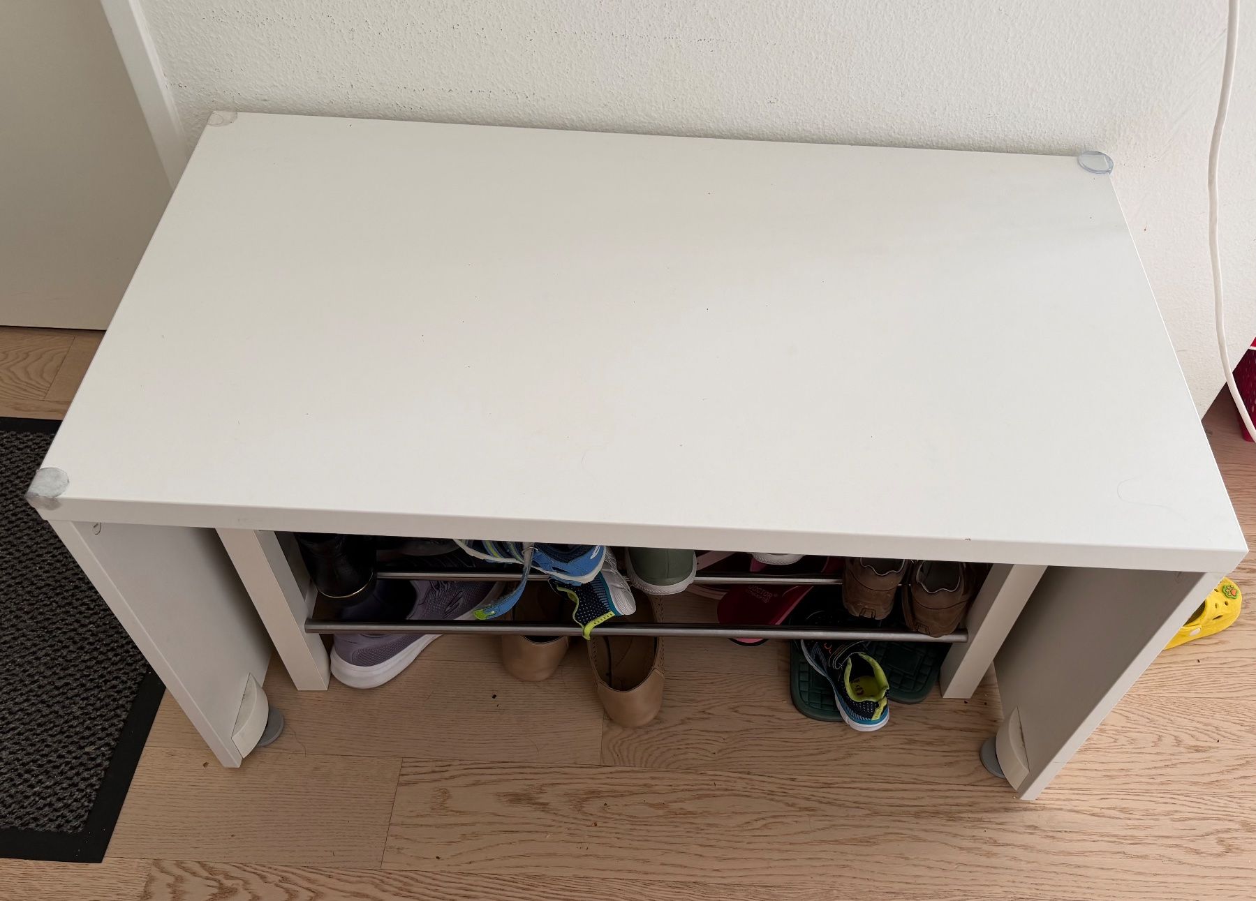 Ikea Bänke: White shoe bench storage – Gebraucht aus Wallisellen von kam_y6rj