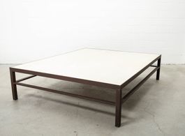 Massiver Salontisch Chagrin Rochenleder-Bezug / 170 x 135 cm