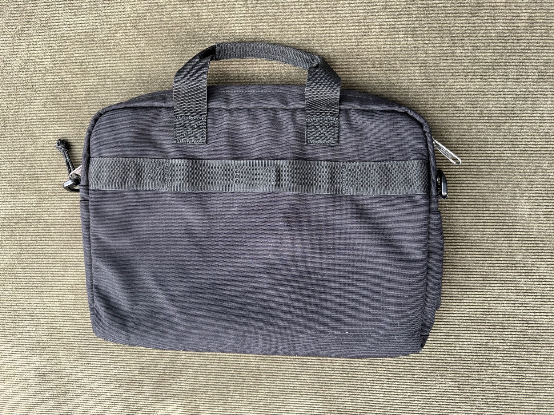 Eastpak Taschen: Laptop-Tasche EASTPAK REBOOT, schwarz – Gebraucht aus Bern von SMNSCHTZ 1
