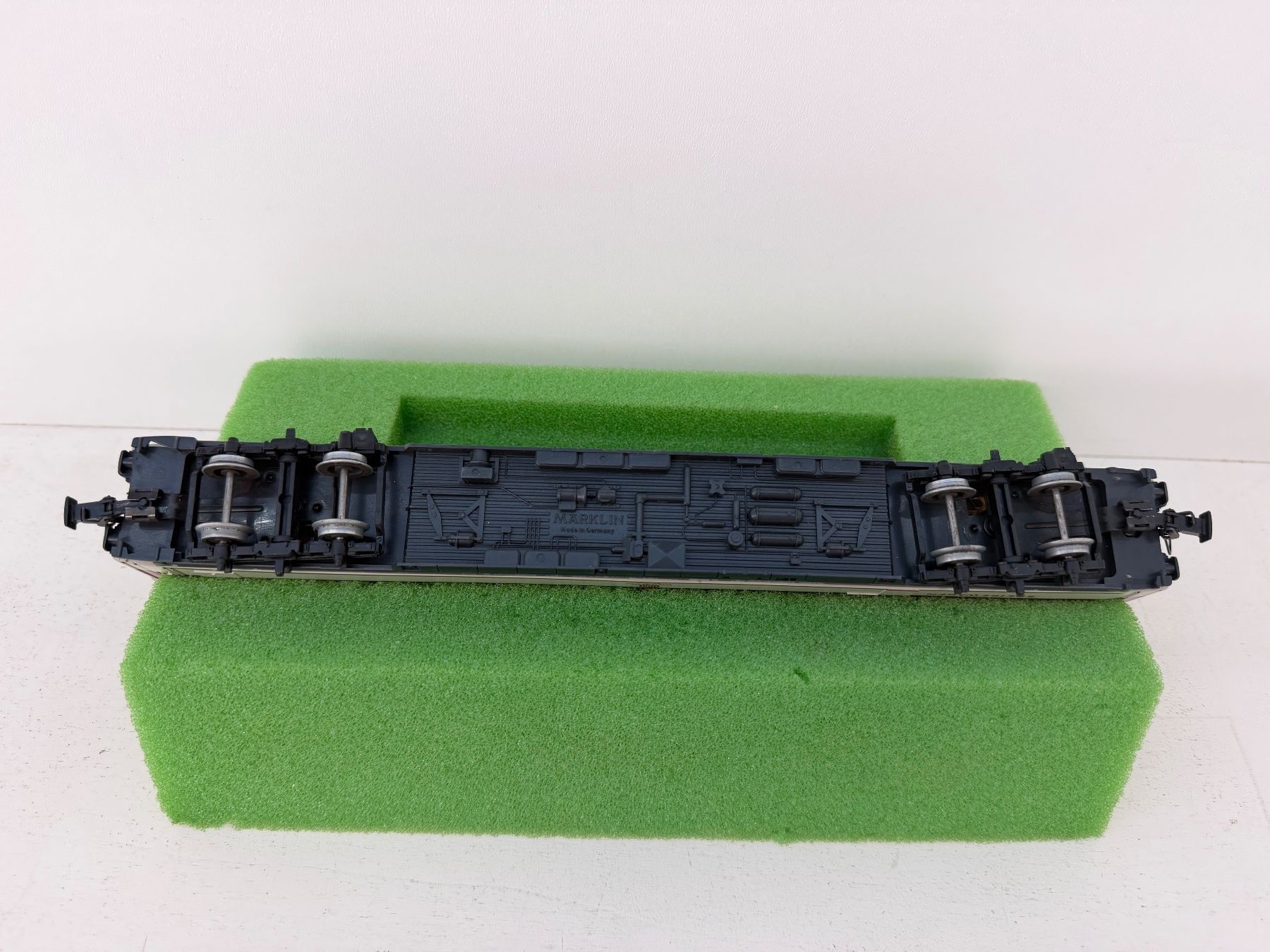 Märklin Modelleisenbahnen: Märklin DB Speisewagen – Gebraucht aus Büsserach von ModellbahnDepot 6