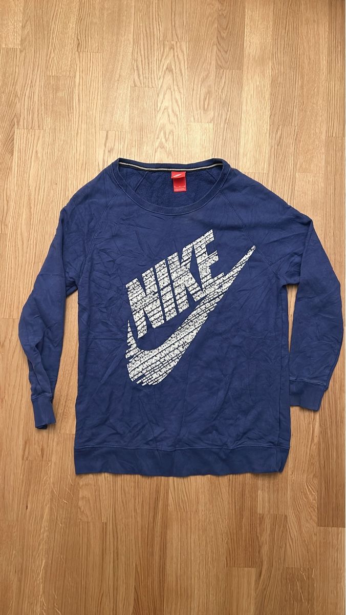 Nike Pullover & Sweatshirts: Nike Pullover Grösse M Dunkelblau mit grossem Swoosh – Gebraucht aus Luzern von ThrowbackVintage