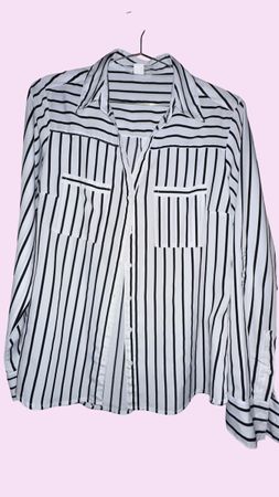 chemise noire et blanche