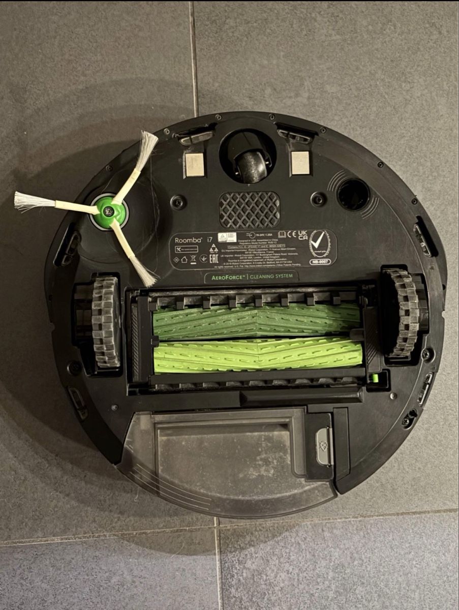 Irobot Staubsauger & Zubehör: Robot aspirateur iRobot i7 – Gebraucht aus Petit-Lancy von Tech25 1