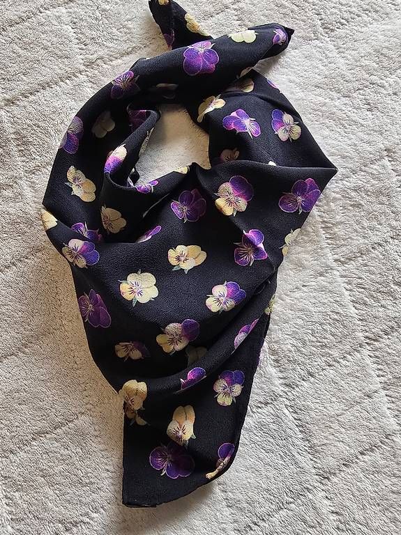 Fabric Frontline Foulard & Sciarpe: Fabric Frontline Zurich Seide – Usato da Zürich venduto da bil_s7tp 2