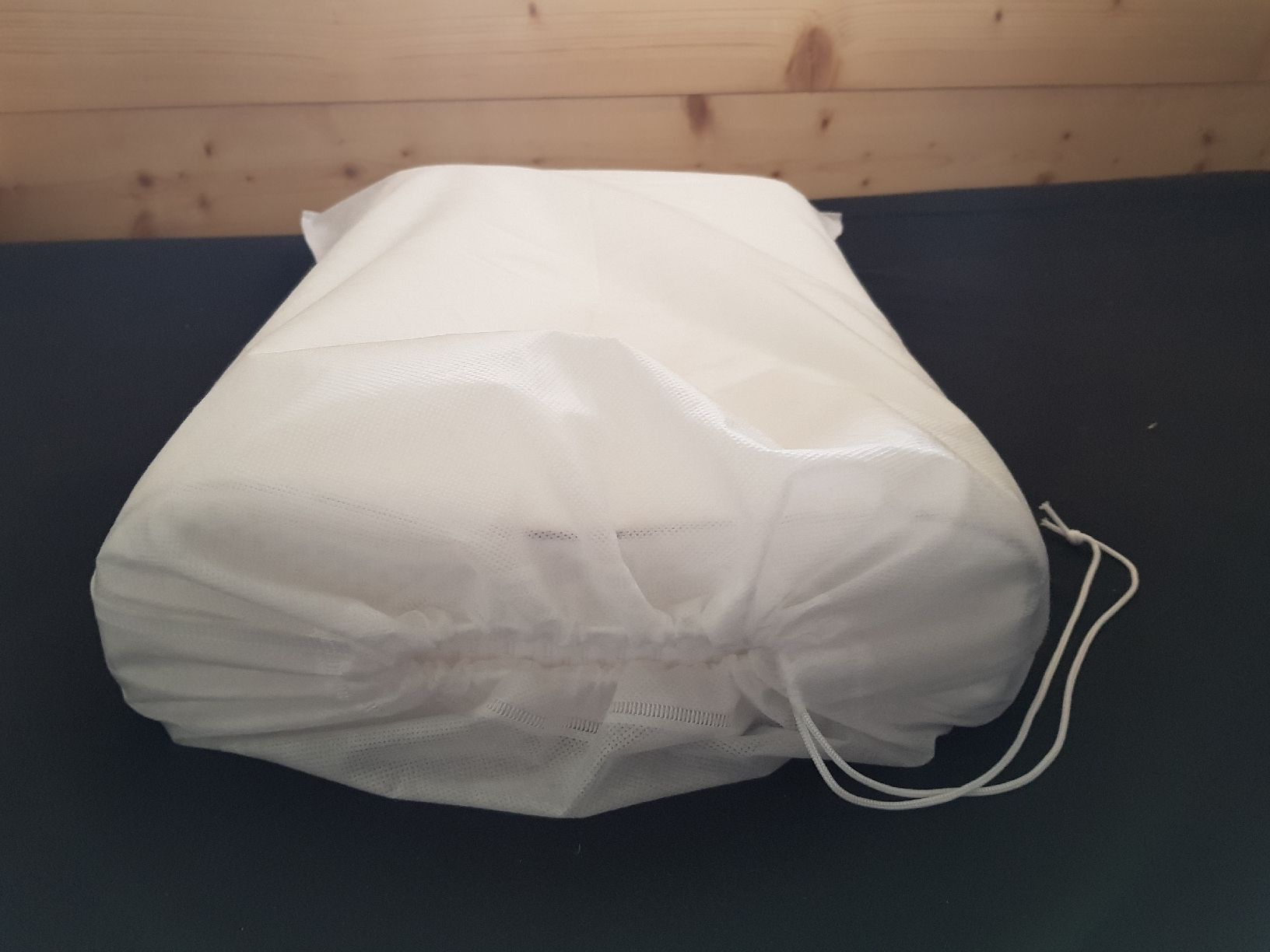 Cuscini: Neuf ! Oreiller en Latex Naturel mémoire e forme – Nuovo e nell'imballaggio originale da Haute-Nendaz venduto da Violette123 3