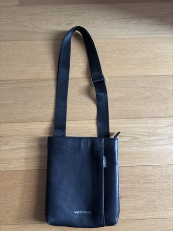 Valentino Bauchtasche mit Seiten Tasche Schwarz