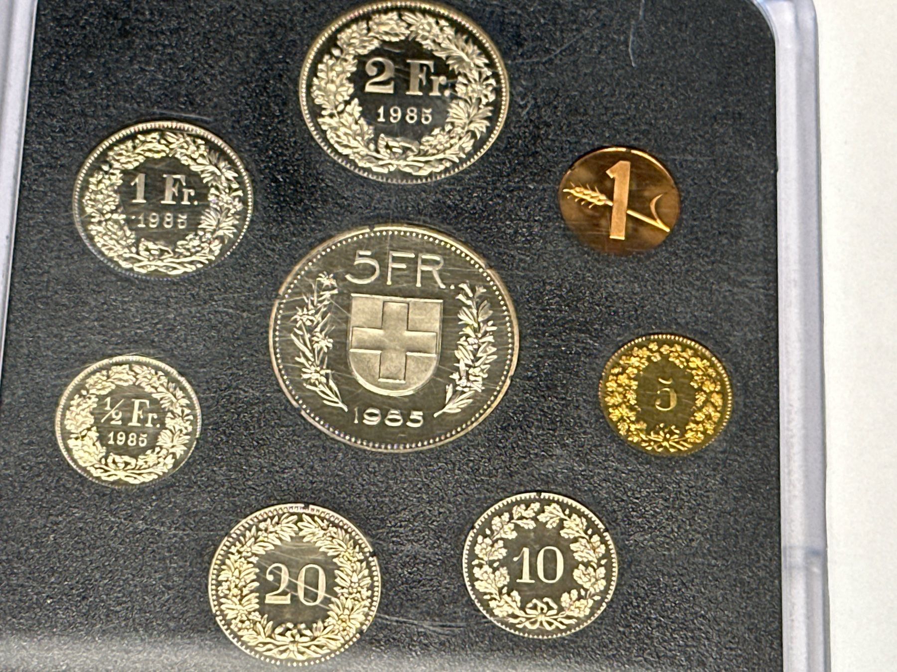 Tutti le monete: Schweizer Münzsatz Stgl. 1985 – Nuovo e nell'imballaggio originale da Herisau venduto da herau 3