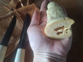 Antike Knochen-Handarbeit Messerset mit Ledertasche 