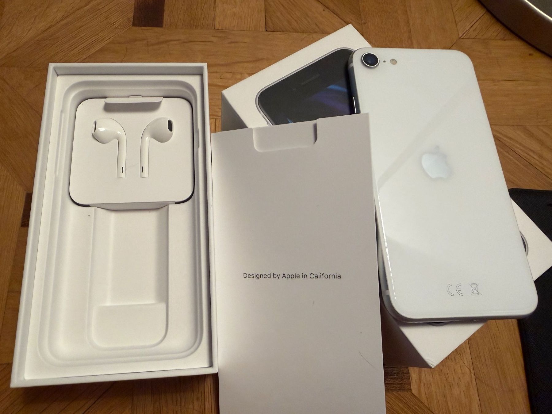 Apple Portables: iPhone SE 2. Gen 64GB Weiss – D'occasion à Losone par Lillyba 2
