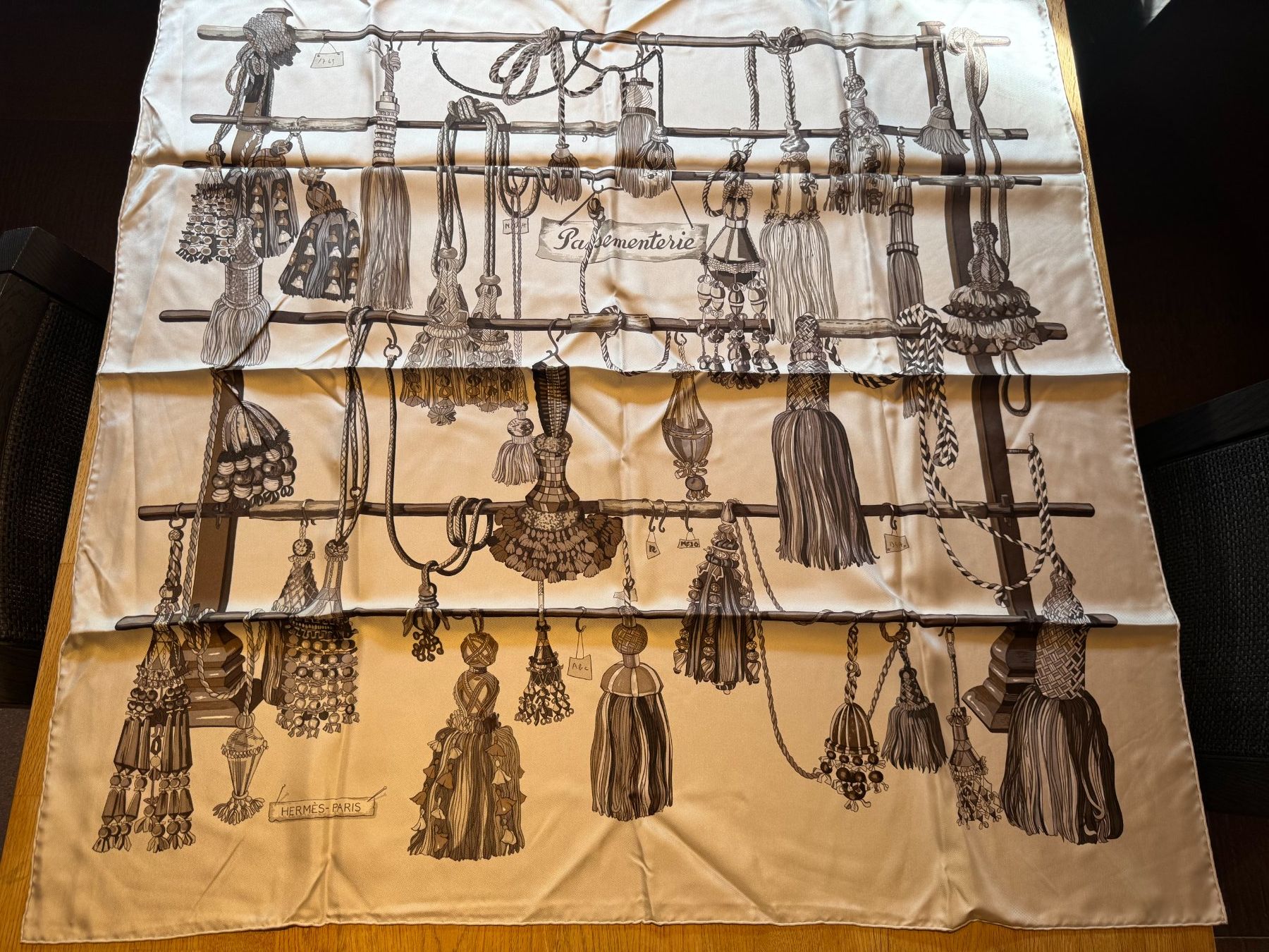 Hermès Foulards, Tücher & Schals: HERMÈS, a silk scarf, "Passmenterie" 1970s. – Neu (gemäss Beschreibung) aus Grund b. Gstaad von ReLuxe 1