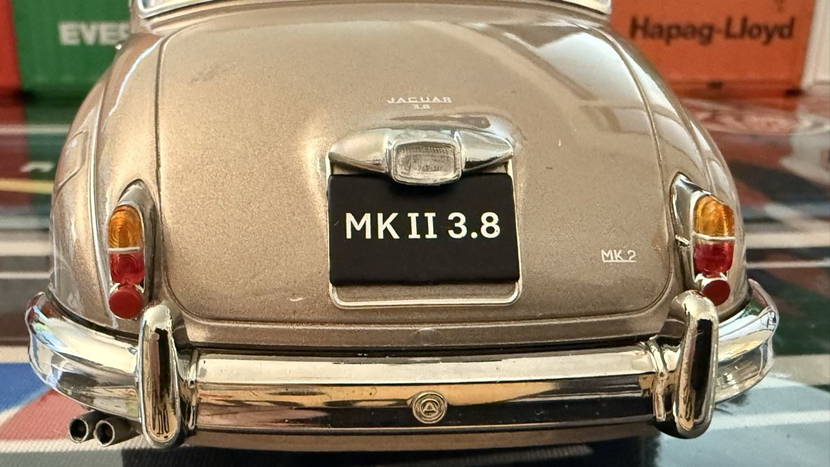 Jaguar Modellautos: Jaguar MKII 3.8 Champagner Gold – Neu (gemäss Beschreibung) aus Basel von Zomeg 6