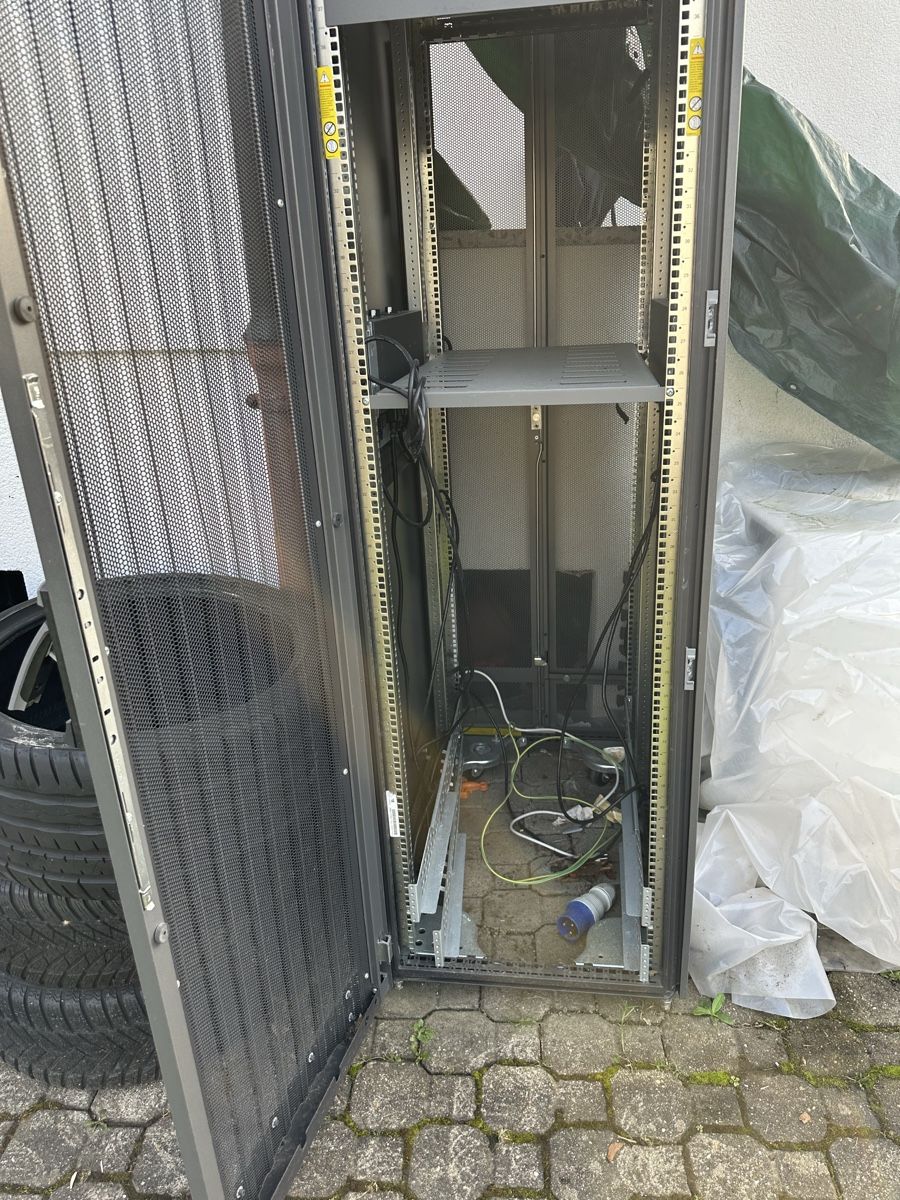 Server: Gebraucht Server – Gebraucht aus Dietikon von moradi24 3