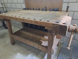 Werkbank /  Hobelbank, mit grosser Schraubzwinge, vintage