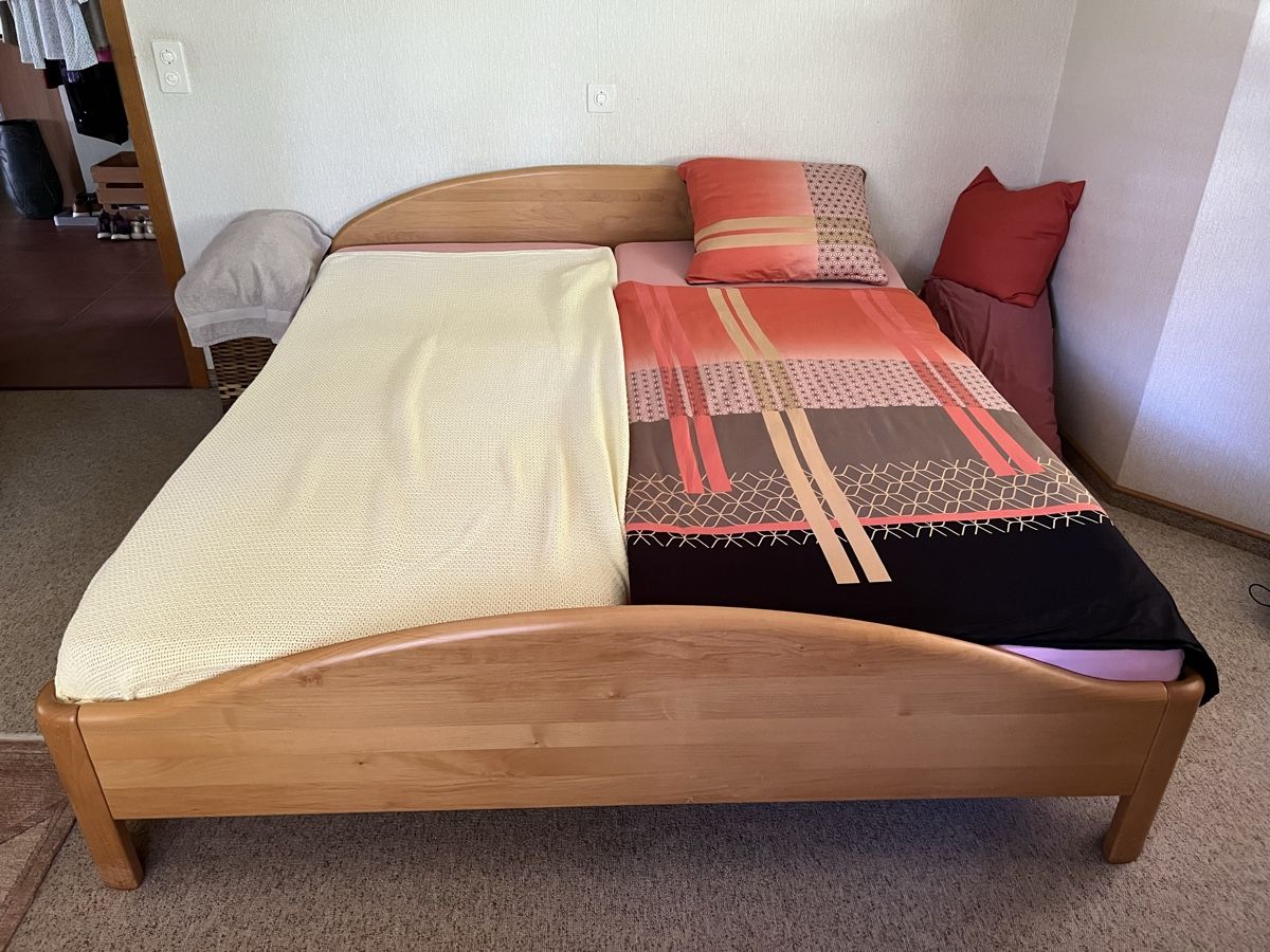 Armoires: Kleiderschrank mit Bett aus Erlenholz – D'occasion à Stachen par hun_x7xb 5