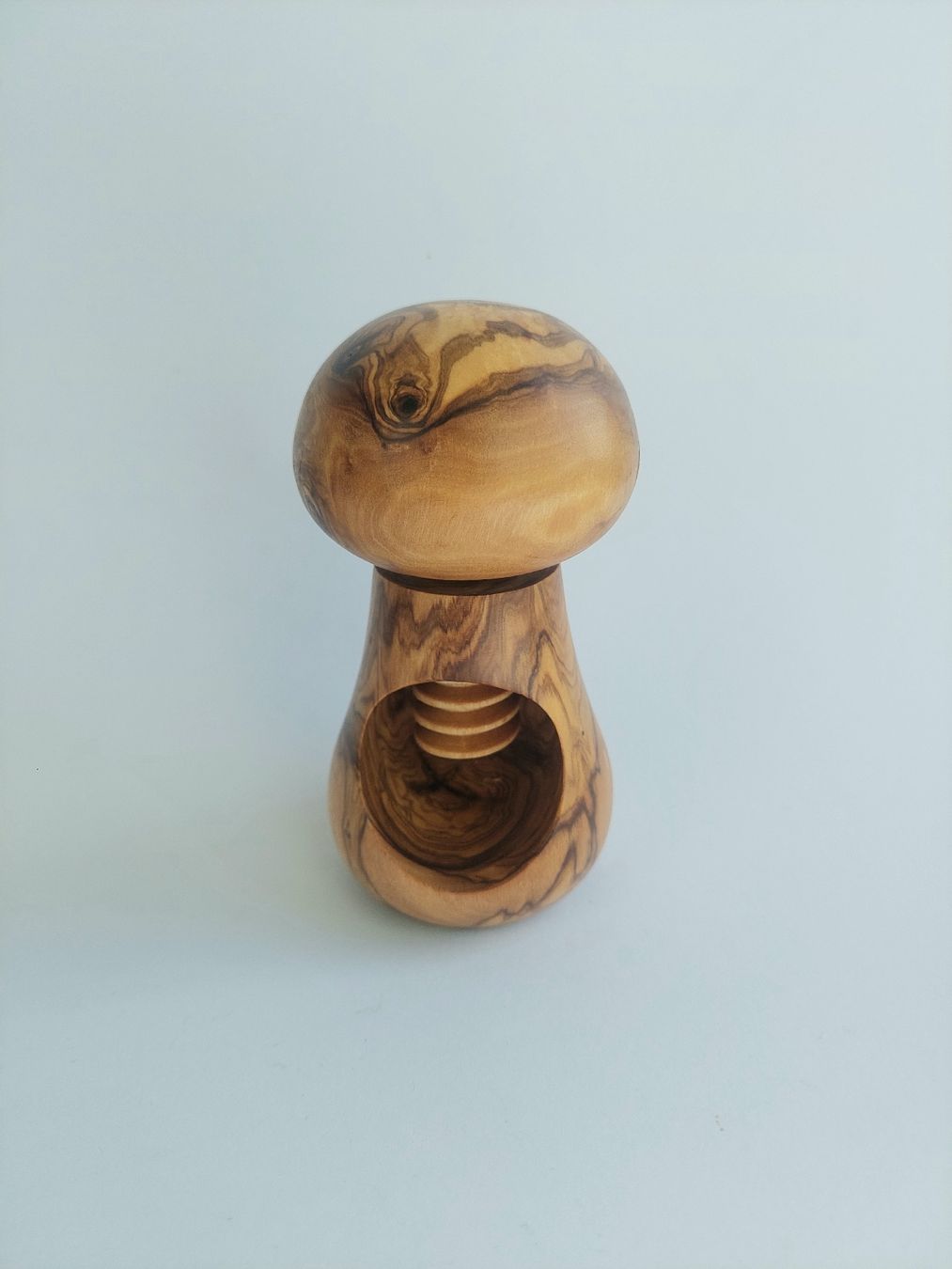Articoli in legno: Olivenholz Nussknacker – Nuovo e nell'imballaggio originale da Hüntwangen venduto da Elyha