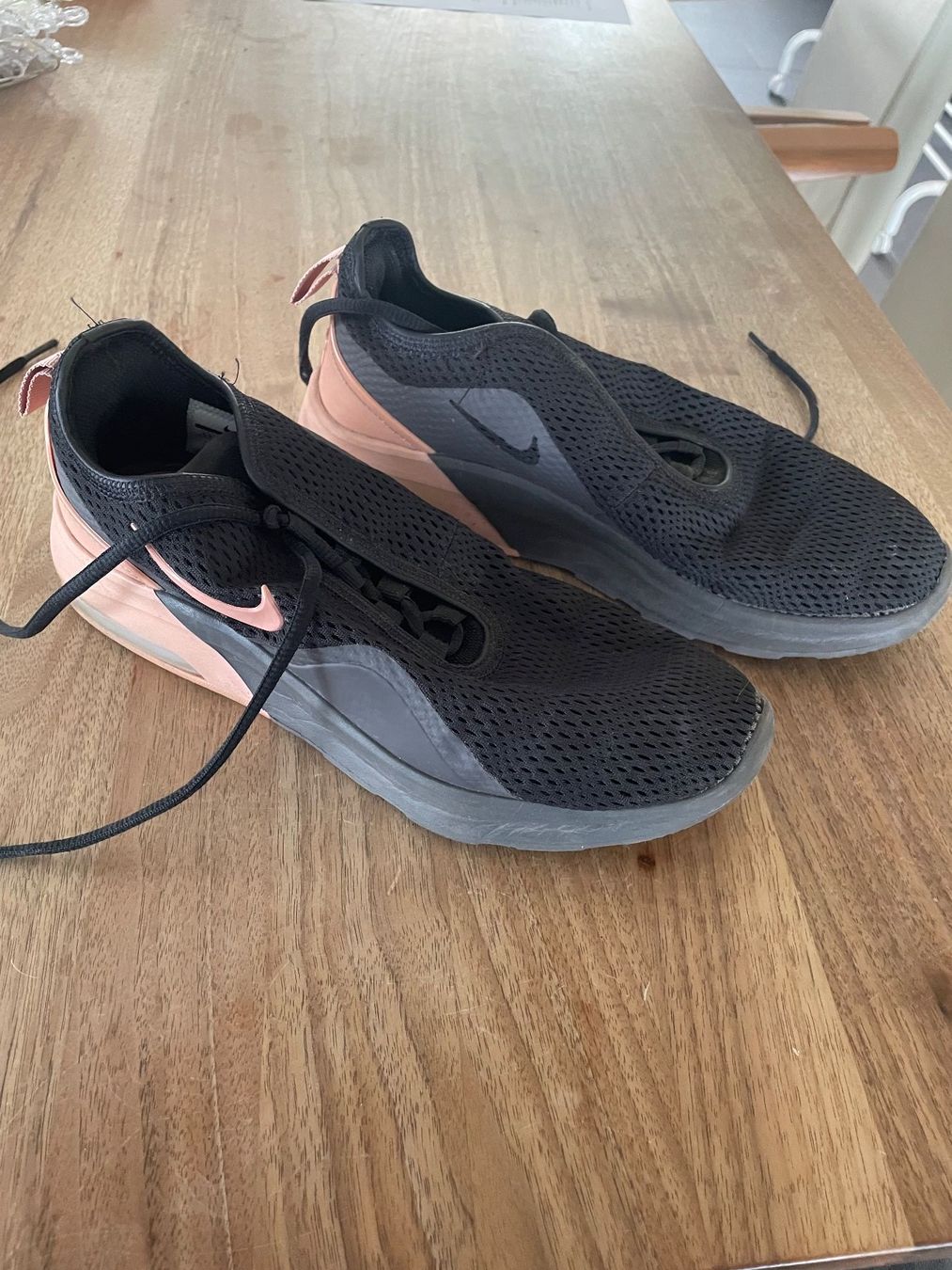 Nike Scarpe da donna: Nike AirMax Motion 2 Black/Beige Gr. 40 – Usato da Wollerau venduto da Poschro68 3