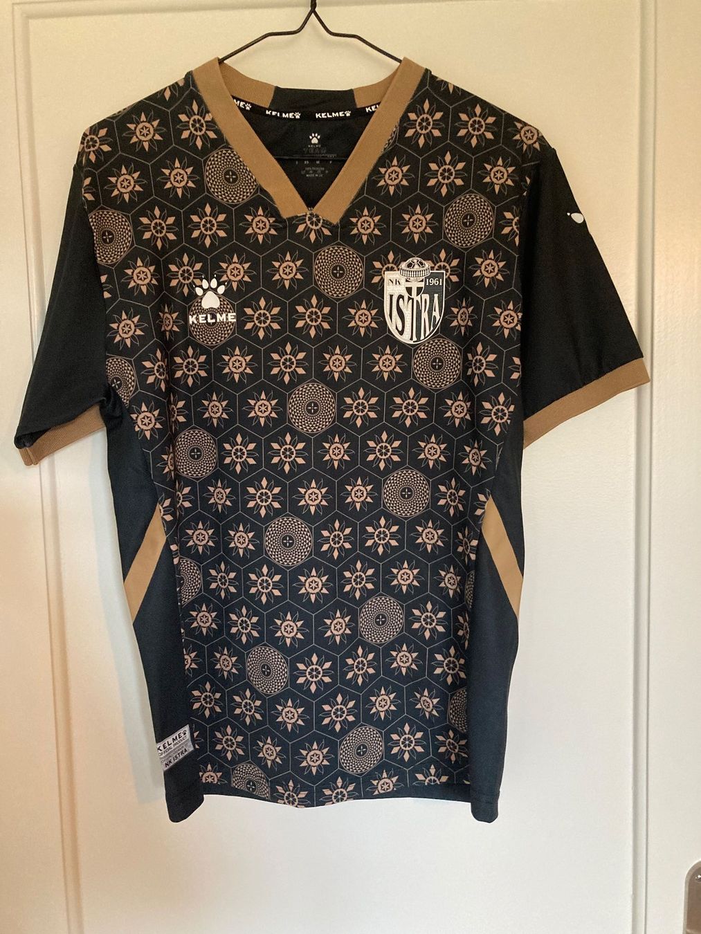 Canottiere & Pantaloni: NK Istra Trikot – Usato da Zürich venduto da vesieber