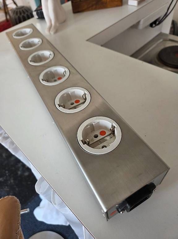 Alimentazione elettrica: Barrette secteur Oyaide MTS-6e – Usato da La Chaux-de-Fonds venduto da Tayoo 4