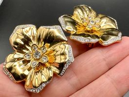 Große Ohrringe Clips, Blume mit Strass. Luxus-Schmuck