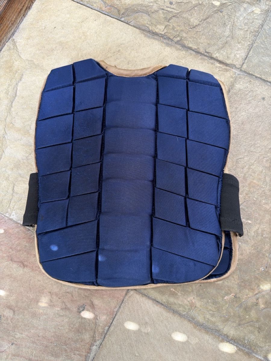 Lots de vêtements: Reitweste und Handschuhe XXS – D'occasion à Nänikon par broug 2