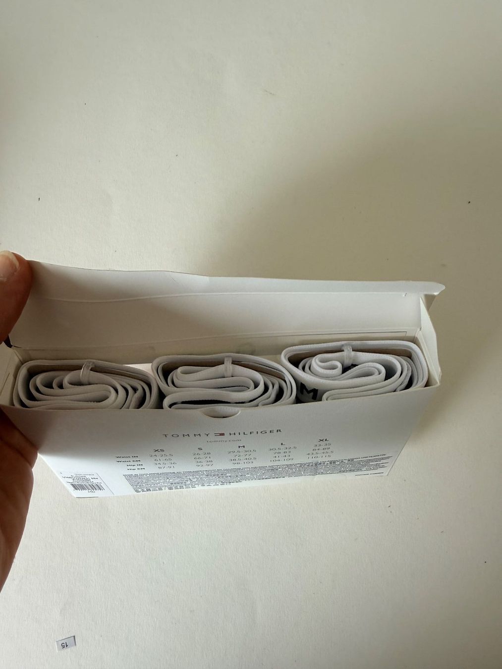 Tommy Hilfiger Sonstige Unterwäsche: TOMMY HILFIGER, String, Grösse M, 3 Stück – Neu und originalverpackt aus Rudolfstetten von gst_g7xl 3