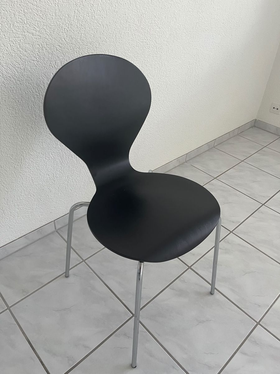 Chaises: Vier Stühle mit Metallgestell – D'occasion à Ostermundigen par Pehido22