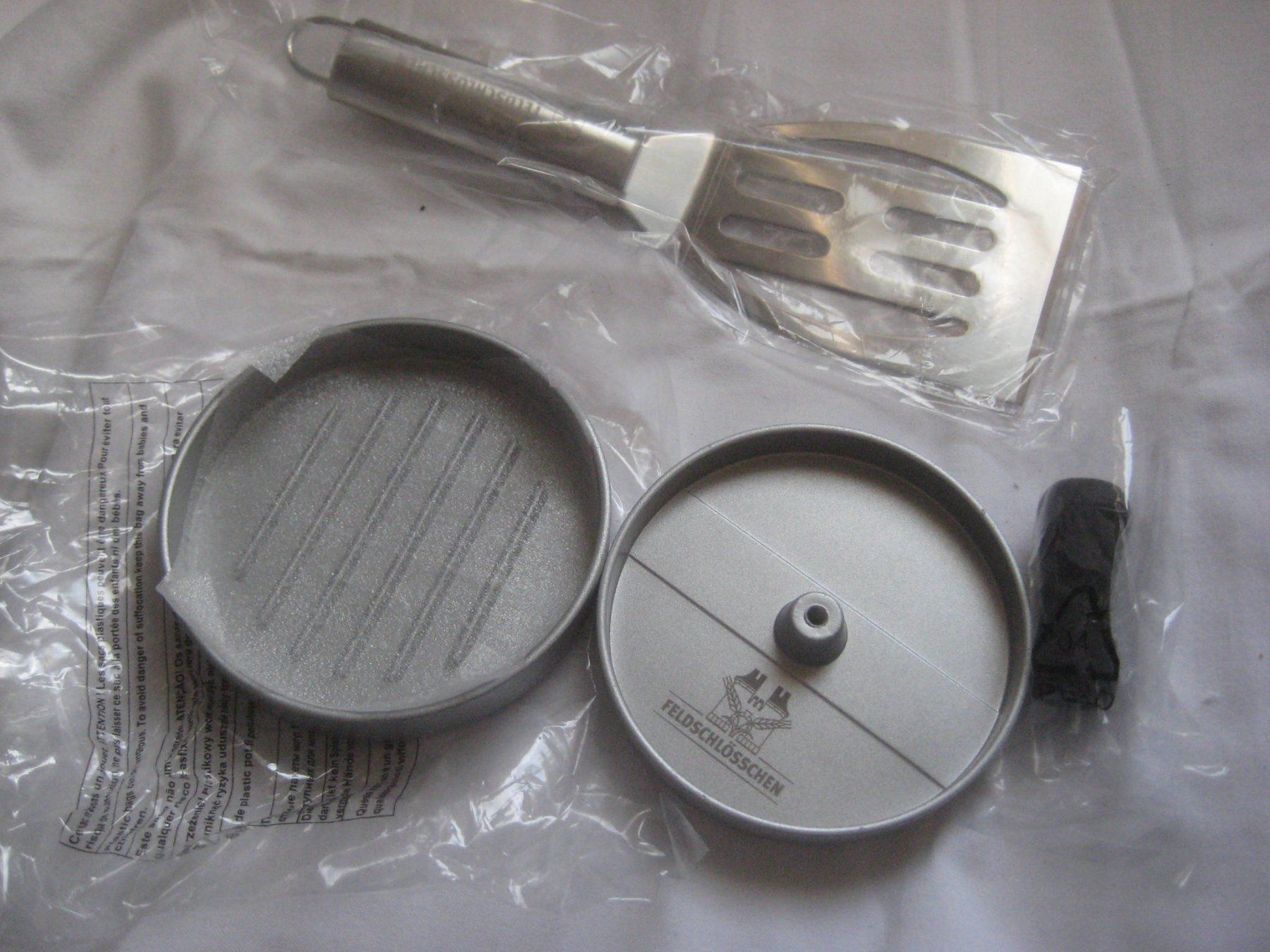 Elettrodomestici da cucina: BURGER   KIT  FELDSCHLÖSSCHEN – Nuovo e nell'imballaggio originale da Uster venduto da flocke1 1