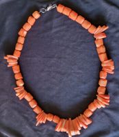 Collier composé de grands coraux de couleure roses rare.